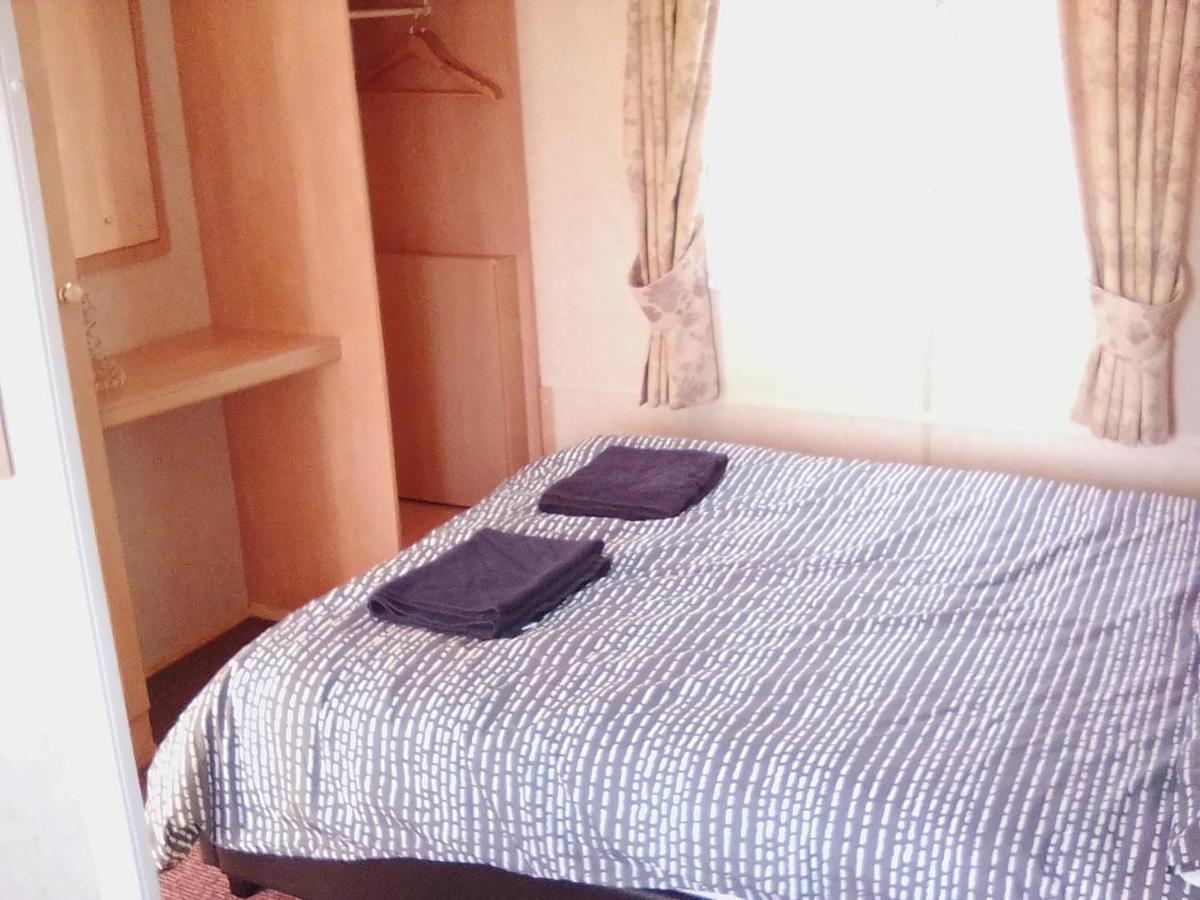 Cosy Chalet Mobile Home , Peace & Quiet Дингъл Екстериор снимка