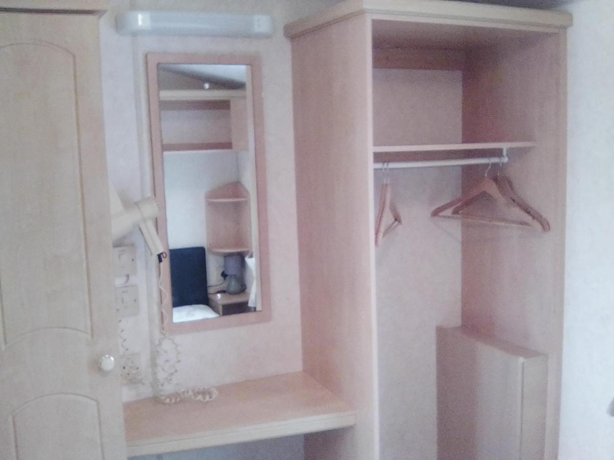 Cosy Chalet Mobile Home , Peace & Quiet Дингъл Екстериор снимка
