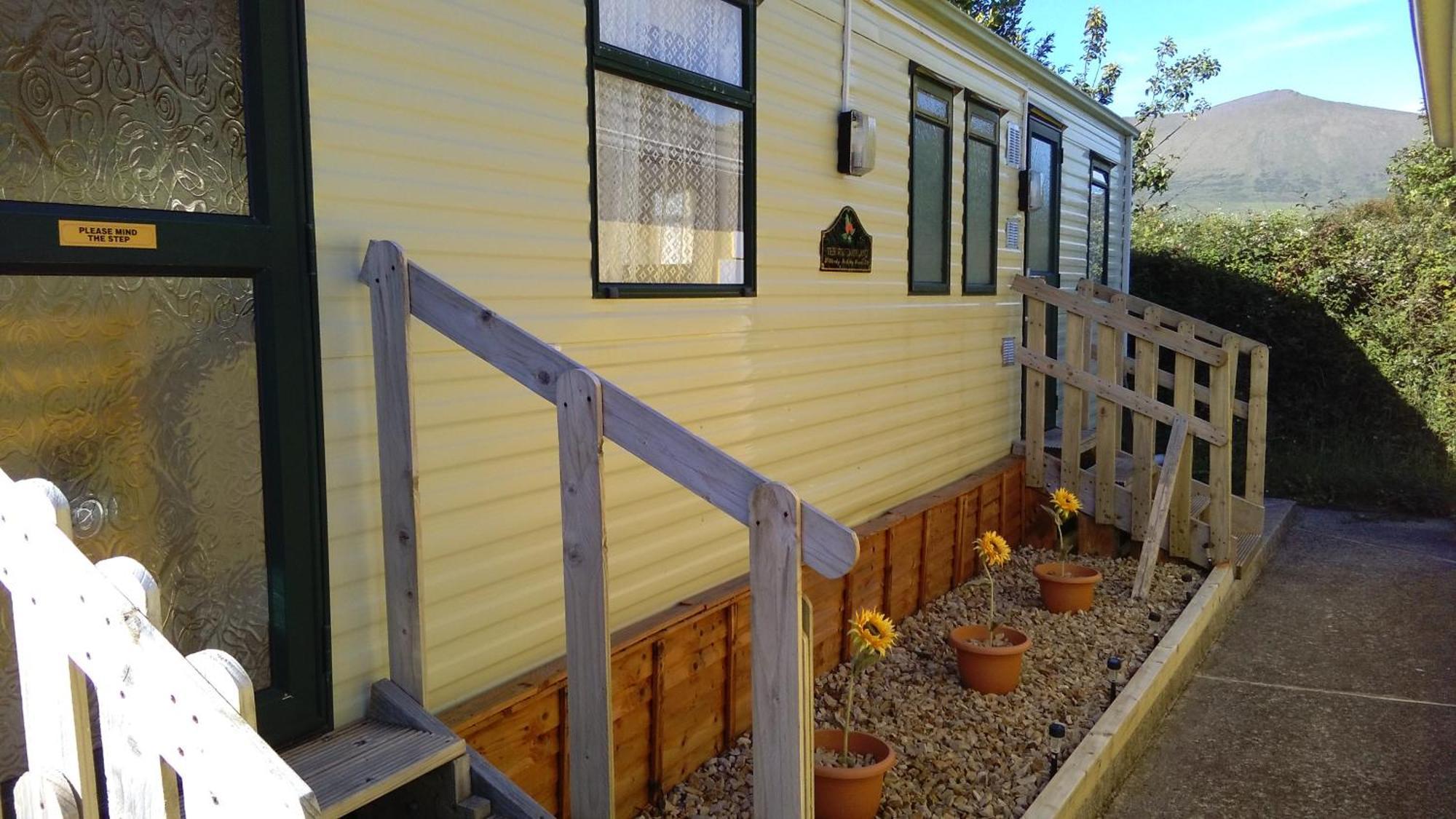Cosy Chalet Mobile Home , Peace & Quiet Дингъл Екстериор снимка